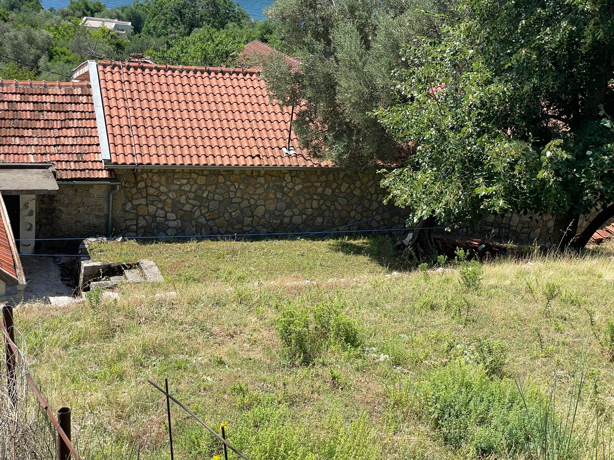Image of House - 4 Bedrooms - 1 Bathrooms for Sale in Herceg-Novi-Djenovici-Montenegro, Image 3